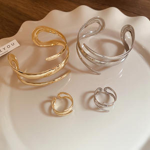 Brazalete y Anillos Abiertos de Cobre Calado Ajustables de Moda Exagerada para Mujer - Product Image 2