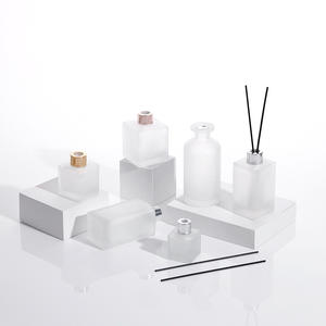 Bouteille ronde en verre dépoli mat de vente en gros pour la maison produits décoratifs bouteille de parfum de voiture <span class=keywords><strong>vide</strong></span> diffuseur avec anneau différent - Product Image 1