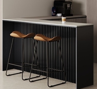 Table de bar, table haute à poser contre le mur, séparation de salon