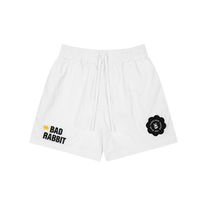 กางเกงขาสั้น Bumble รุ่น Windbreaker ทรงปกติ เอวยางยืด พร้อมโลโก้ที่ขาขวา และลายปักกระต่ายดอกไม้ที่ขาซ้าย - Product Image 3