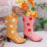 Vase en céramique en forme de botte de cowboy peinte à la main par Redeco, vase à fleurs créatif personnalisé pour cadeaux et décoration intérieure