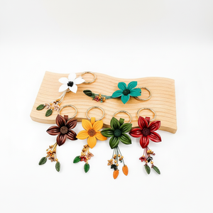 Llavero de Cuero Genuino Estilo Boho <span class=keywords><strong>con</strong></span> Flor y Borla, Colgante para Bolso de Mujer, Accesorio Bohemio de Cuero - Product Image 2