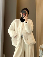 Manteau en fausse fourrure pour femme, chaud et épais pour l'hiver, col rond, élégant, boutons dorés, coupe courte et ample, 100% polyester, vêtement d'extérieur
