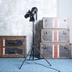 Lámpara de Pie LED Industrial con Trípode Negro, Estilo Moderno y Creativo, para Fotografía, Video y Estudio, Marca Redhead Iron - Product Image 5