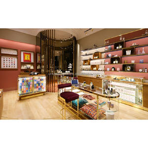 Meubles de magasin de cosmétiques dorés Belle boutique de soins de la peau Armoire en verre de parfum Design de cabine de cosmétique moderne à vendre - Product Image 4