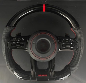 Volant sport pour <span class=keywords><strong>Mercedes</strong></span> <span class=keywords><strong>Classe</strong></span> <span class=keywords><strong>G</strong></span> W464 en cuir noir brillant avec surpiqûres rouges et fibre de carbone pour 3/<span class=keywords><strong>4</strong></span> branches, montage direct - Product Image 1