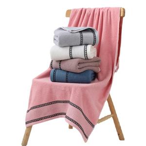 Serviette <span class=keywords><strong>de</strong></span> <span class=keywords><strong>bain</strong></span> absorbante en coton 70*140cm grande serviette <span class=keywords><strong>de</strong></span> <span class=keywords><strong>bain</strong></span> qualité serviette <span class=keywords><strong>de</strong></span> <span class=keywords><strong>bain</strong></span> confortable et très douce vente en gros - Product Image 1