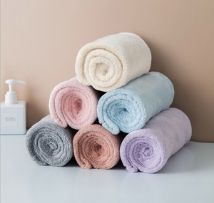 Cappuccio da donna ad asciugatura rapida in pile di corallo Superfine copricapo da bagno in tessuto non tessuto stile semplice - Product Image 1