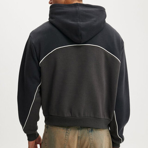 Sweat à capuche ample avec doublure réfléchissante personnalisée, poche kangourou sur le devant, bordures et ourlet côtelés, coupe courte, sweat à capuche de survêtement graphique - Product Image 4