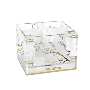 Moderno y elegante bloque de lucita transparente con motivos judaicos de Janucá. Menorá acrílica con aceite y jarrón para flores - Product Image 6