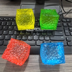 Jouet anti-stress en forme de cube de maltose transparent en nid d'abeille, jouet sensoriel en cristal à récupération lente - Product Image 3