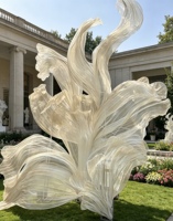 Grande sculpture d'installation en organza sur mesure, motif vague, pour toile de fond de scène de mariage, vitrine de centre commercial, hall d'hôtel, accessoires de décoration florale de grande envergure