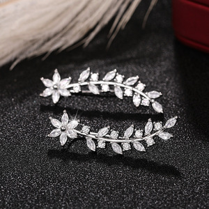 Boucles d'oreilles manchette fleur or rose avec cristaux de strass taille marquise sertis à griffes pour mariage, bijoux romantiques pour femme - Product Image 6