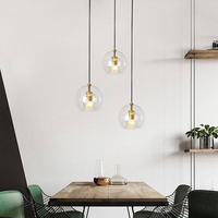 Suspension en verre minimaliste nordique créative, luminaire suspendu à tête unique pour salle à manger et îlot de cuisine, ou à trois têtes pour escalier duplex