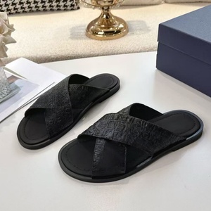 Pantuflas de cuero con textura antideslizante, zapatos de marca de diseñador, pantuflas cómodas de verano, pantuflas de piel de moda, las más vendidas - Product Image 1