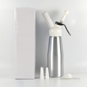 Prix de gros Outils classiques pour desserts Distributeur de crème fouettée en aluminium de 500 ml pour 580 g de crème - Product Image 5