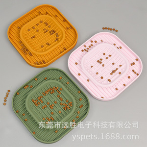 Bol en silicone pour animaux de compagnie avec ventouses, forme carrée pour chats et chiens, 200x200x20mm, conception pour une alimentation lente - Product Image 5