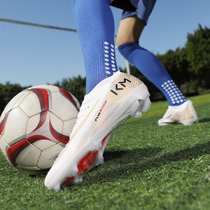 Zapatos de Fútbol Unisex de Alta Calidad, Venta al Por Mayor de Fábrica, Diseño de Logotipo Personalizado, Entresuela de TPU, Parte Superior de Malla, Soporte para Uso en Exteriores, Primavera/Verano - Product Image 2