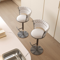 Tabouret de bar à dossier tissé à la main, siège rembourré, base noire, chaise de comptoir pivotante avec repose-pieds pour bar à domicile