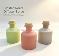 Bouteille diffuseur ronde en verre sodocalcique mat avec bouchon en liège naturel, bonne étanchéité pour éviter les fuites