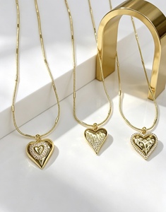 Collar con Colgante de Corazón Chapado en Oro de 18k, Diseño Exquisito de Joyería de Moda con Cadena de Serpiente - Product Image 2