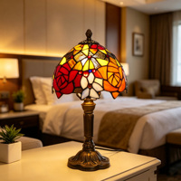 Lampu Meja Kaca Patri Motif Bunga Mawar Lampu Meja Seni Vintage Lampu Samping Tempat Tidur Antik untuk Kamar Tidur Ruang Tamu Hotel Dekorasi Rumah