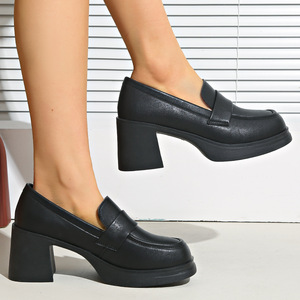 Nouvelles chaussures en cuir de style britannique pour le printemps, à semelle épaisse, grande taille, talon épais, chaussures rétro à talons hauts pour femmes - Product Image 1