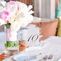 Panneau en acrylique transparent en forme d'arche avec support – Portable pour un montage facile, idéal pour les numéros de table de mariage