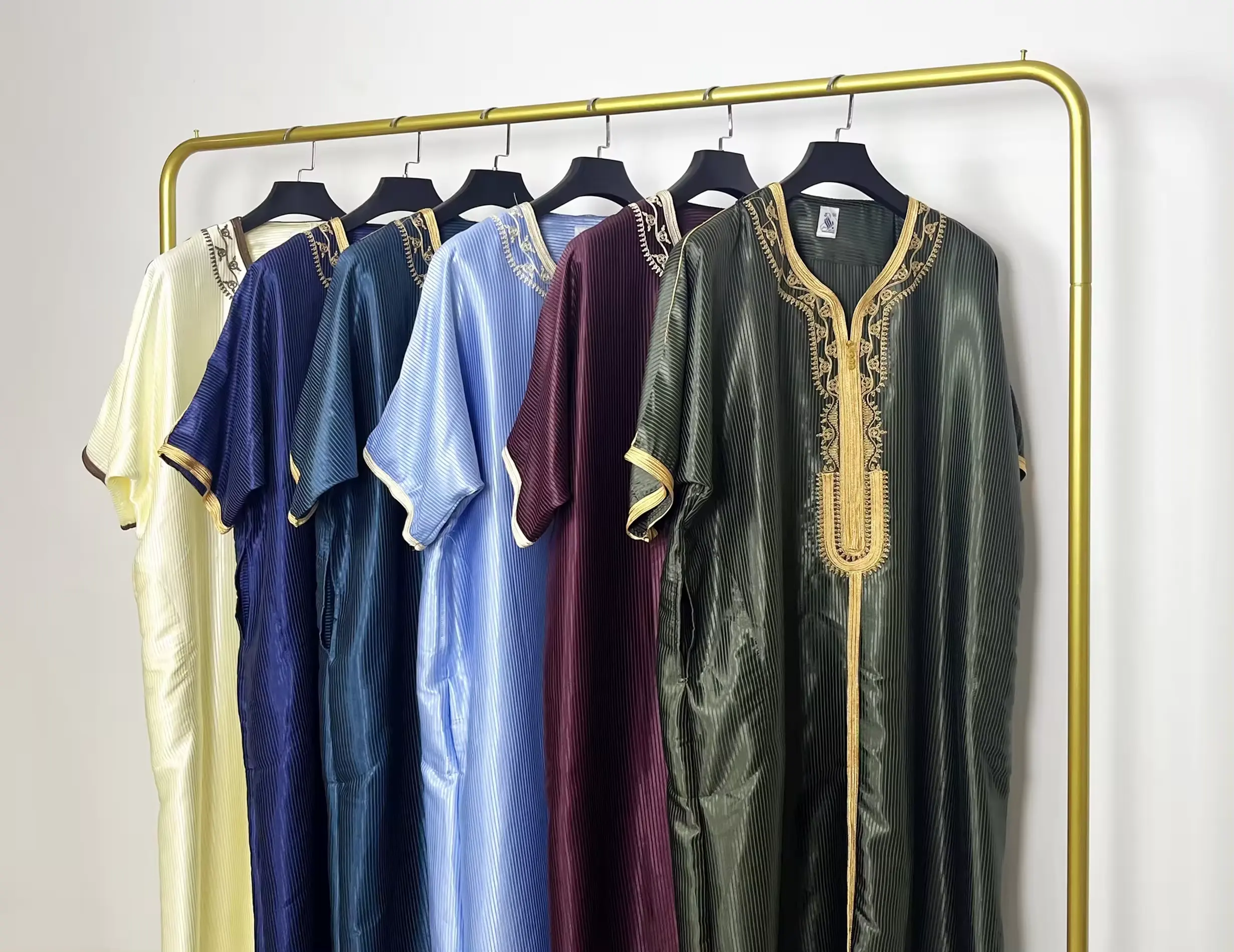 Roupas muçulmanas tradicionais Kaftan islâmico Dubai Robe islâmico homem Arábia Saudita tecido de seda marroquino brilhante para homens