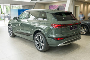 YK Motors 2026 <span class=keywords><strong>AUDI</strong></span> Q6L E-tron-6 Nouveau <span class=keywords><strong>SUV</strong></span> électrique pur 5 portes 5 places Autonomie de 752 km Batterie de 110 kWh 205 ch Exportation vers l'Uruguay - Product Image 5