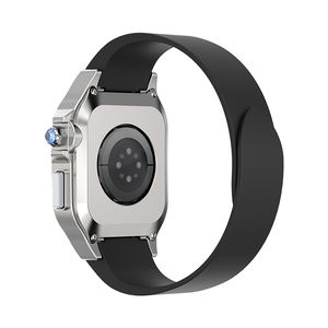 Boîtier de montre plaqué titane serti de diamants fabriqués à la main pour montre intelligente de luxe pour femmes avec des accents de diamant - Product Image 5