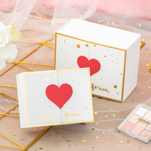 Caja de Regalo de Cosméticos y Perfumes para el Día de San Valentín, Caja de Cartón Grueso con Estampado Dorado de Lujo y Cierre Magnético - Product Image 2