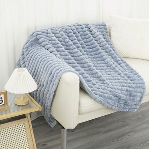 Couverture en polaire pour canapé Couverture bleu clair moelleuse douce et chaude, couvertures à rayures décoratives et cadeaux pour femmes, hommes - Product Image 2