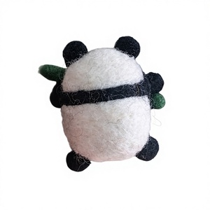 Panda de Fieltro y Lana con Adorno de Bambú, Juguete Educativo de Simulación, Colección de Animales Adorables para Niños - Product Image 6