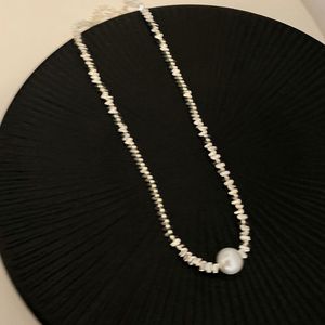 Nouveau collier clavicule en argent et perles pour femme, design unique, élégant et sophistiqué, tendance et polyvalent. - Product Image 3