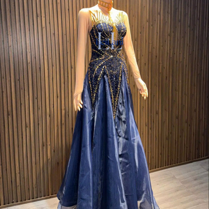 Robe de soirée de luxe pour femme, style robe de bal, épaules dénudées, manches classiques, en organza, haut de gamme, ornée de strass, confortable et infroissable - Product Image 1