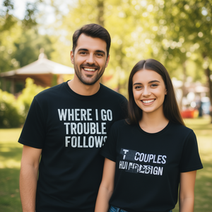 Camiseta con diseño de humor para parejas: Donde voy, el problema me sigue - Product Image 3