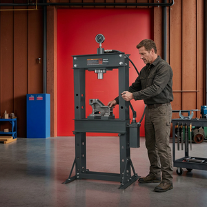 Presse hydraulique robuste à cadre en H Tayo ME-PO30 pour applications industrielles et d'atelier, avec pompe à engrenages à roulement central - Product Image 3