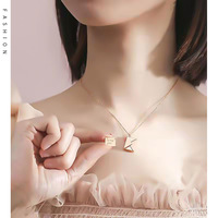 Collier en acier inoxydable personnalisé avec lettres d'amour, plaqué or 18 carats, enveloppe Non décolorée, médaillon pendentif pour Couple, vente en gros