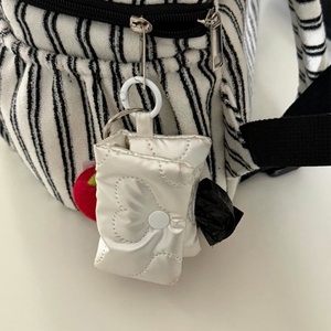 Porta Sacchetti per Escrementi di Cane Impermeabile con Fiocco Carino, Dispenser per Sacchetti Igienici da Guinzaglio, Custodia Portaoggetti per Passeggiate all'Aperto con il Cane - Product Image 4
