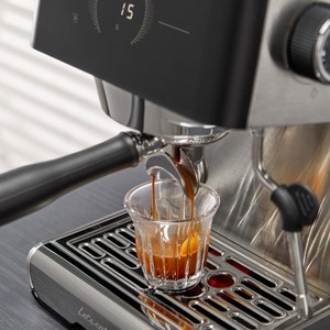 เครื่องชงกาแฟเอสเพรสโซ่สแตนเลสสตีลรุ่น G3003B สำหรับใช้ในบ้าน พร้อมแรงดัน 9 บาร์ และระบบชงอัตโนมัติ - Product Image 2