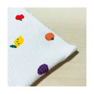 Tissu tricoté en polyester gaufré imprimé stock direct au comptant des fabricants