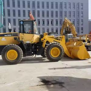 Chargeur sur pneus Komatsu WA320 d'occasion bien entretenu Bon état Chargeur sur pneus original japonais Komatsu WA320 d'occasion en vente - Product Image 1