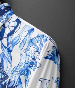 <span class=keywords><strong>Camicia</strong></span> Vintage da Uomo ODM a Maniche Lunghe con Motivo Floreale Blu e Bianco, Monogrammi e Design Elegante ad Acquerello - Product Image 6