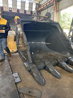 Godet de terrassement robuste pour PC700/CAT374, 4,3 m³, pour l'excavation et la manutention de roches dures, la roche détonnée et les travaux de démolition