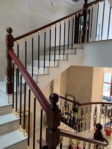 Escaliers modernes en acier inoxydable plaqué or Design de luxe durable avec garde-corps en verre Modèles éligibles - Product Image 3