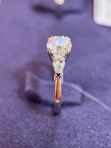 Bague en platine PT950 avec diamant |   Bague de fiançailles et de déclaration en diamant de laboratoire 1,03 CT et 0,348 CT sertie de trois pierres - Product Image 2