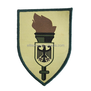 Parches bordados personalizados Parches de ropa exquisitos al por mayor con motivo de antorcha y Águila - Product Image 1