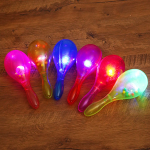 Maracas de tamborín LED al por mayor, maracas musicales de plástico con luz LED intermitente para fiestas - Product Image 4