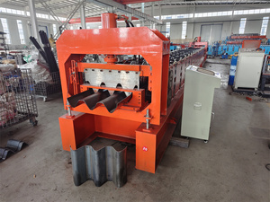 Machine de formage de barrières de sécurité routière en acier galvanisé en forme de W, à longue durée de vie, pour la construction de garde-corps d'autoroute - Product Image 5